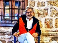 Komedyenin kaleminden yeni bir hikâye: Ümit Okur’dan “Gençlik Başımda Duman”