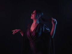 Göz kamaştıran kraliçe Şule Kaynak ışığı yeniden parlıyor