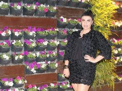 Menekşe Haspolat sahneleri sallıyor